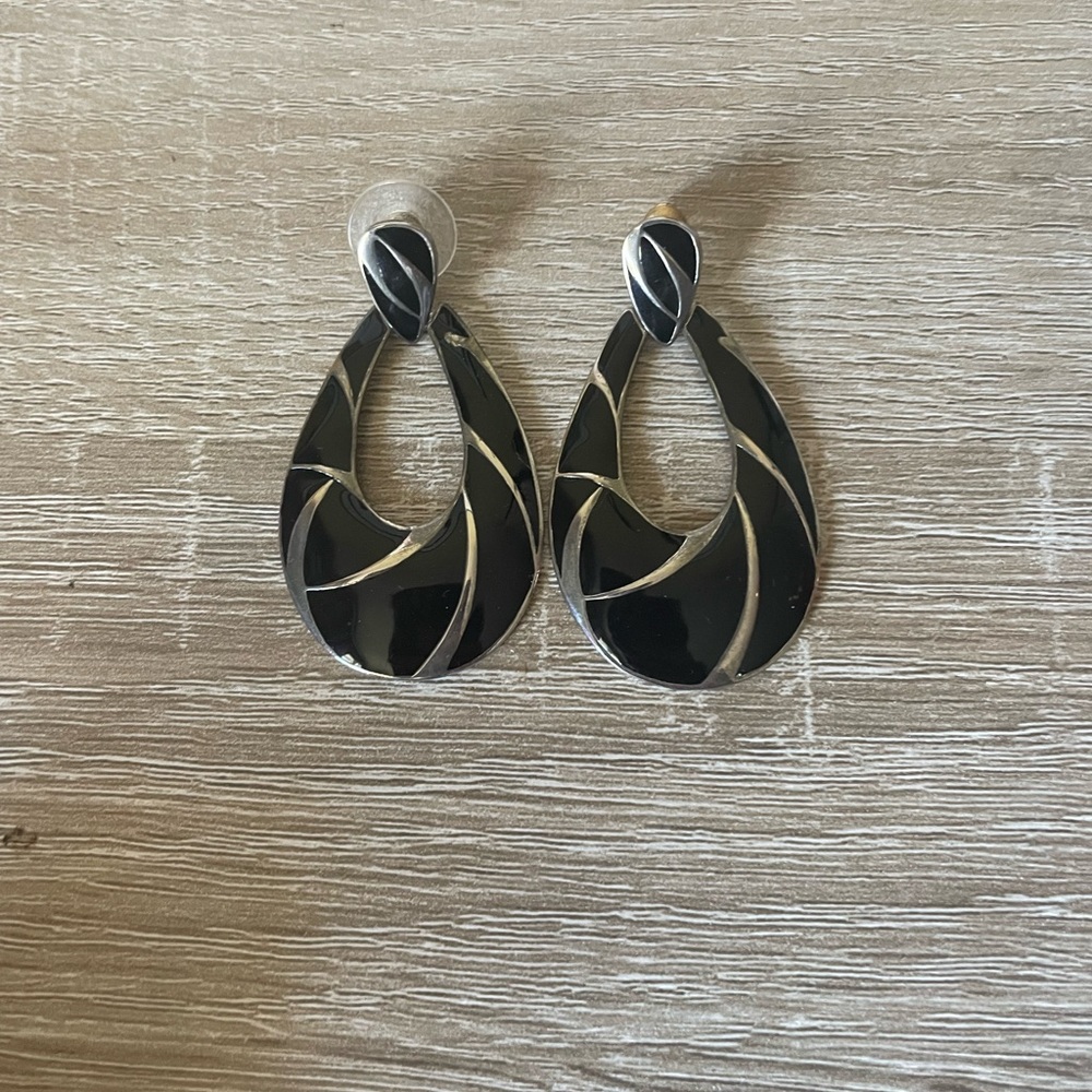 TAT Vintage 1980s Teardrop Dangle Earrings